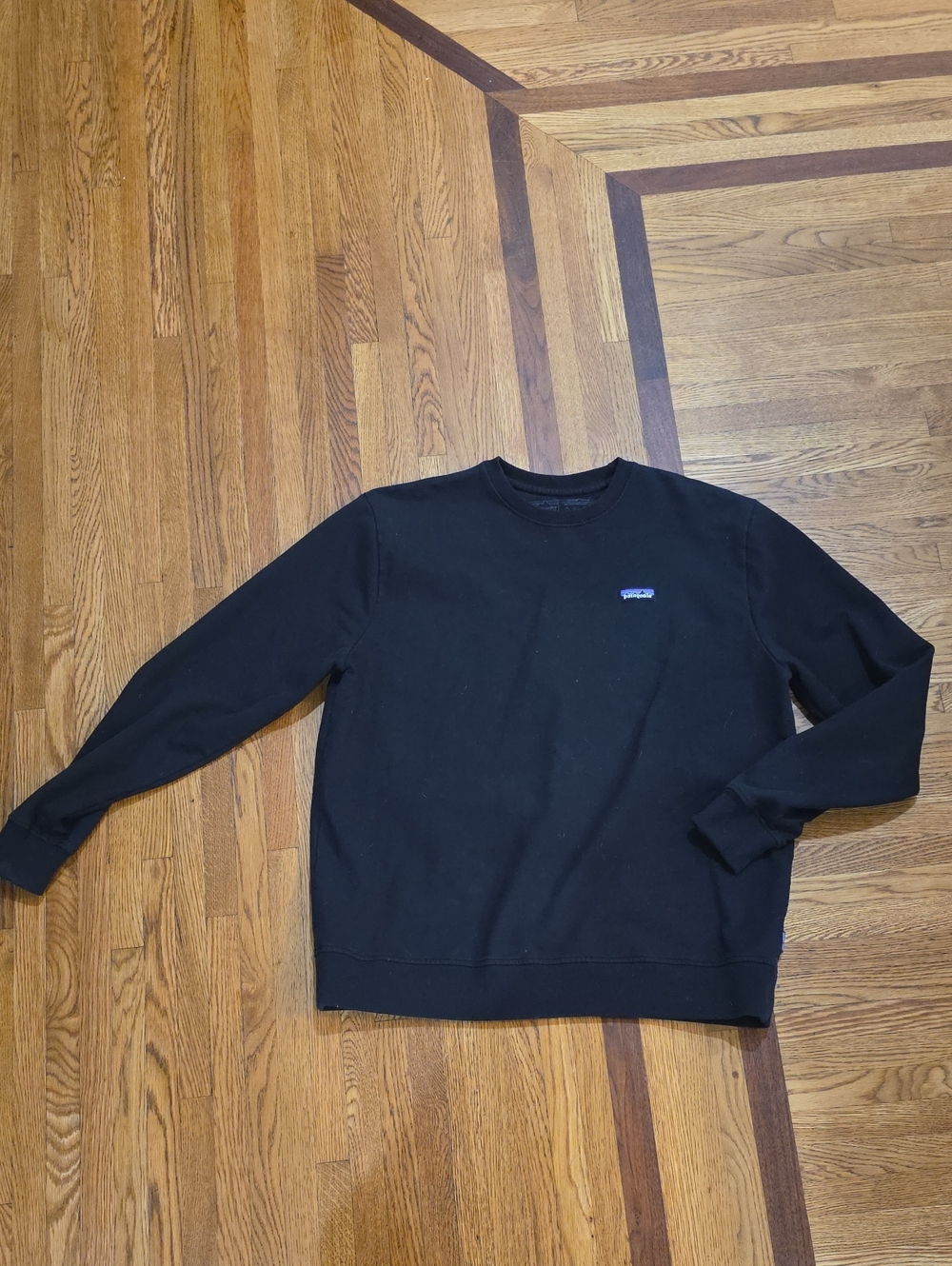 Patagonia Black Crewneck Sweatshirt Women's with Small Logo Size XXL